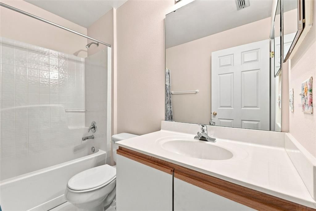 For Sale: $400,000 (3 beds, 2 baths, 1632 Square Feet)