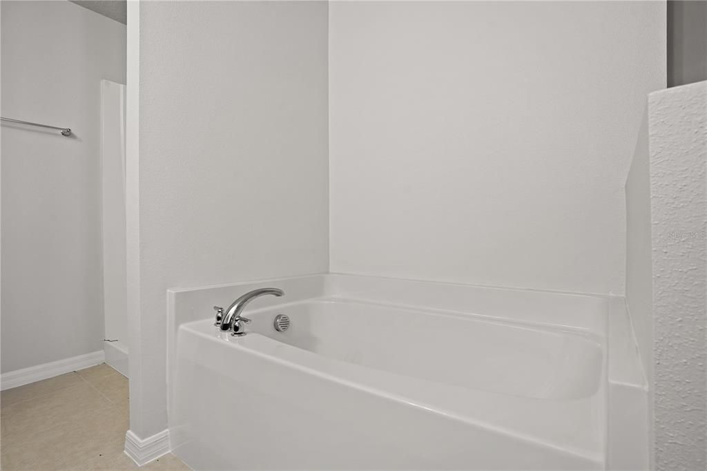 En Venta: $329,900 (4 camas, 2 baños, 1842 Pies cuadrados)