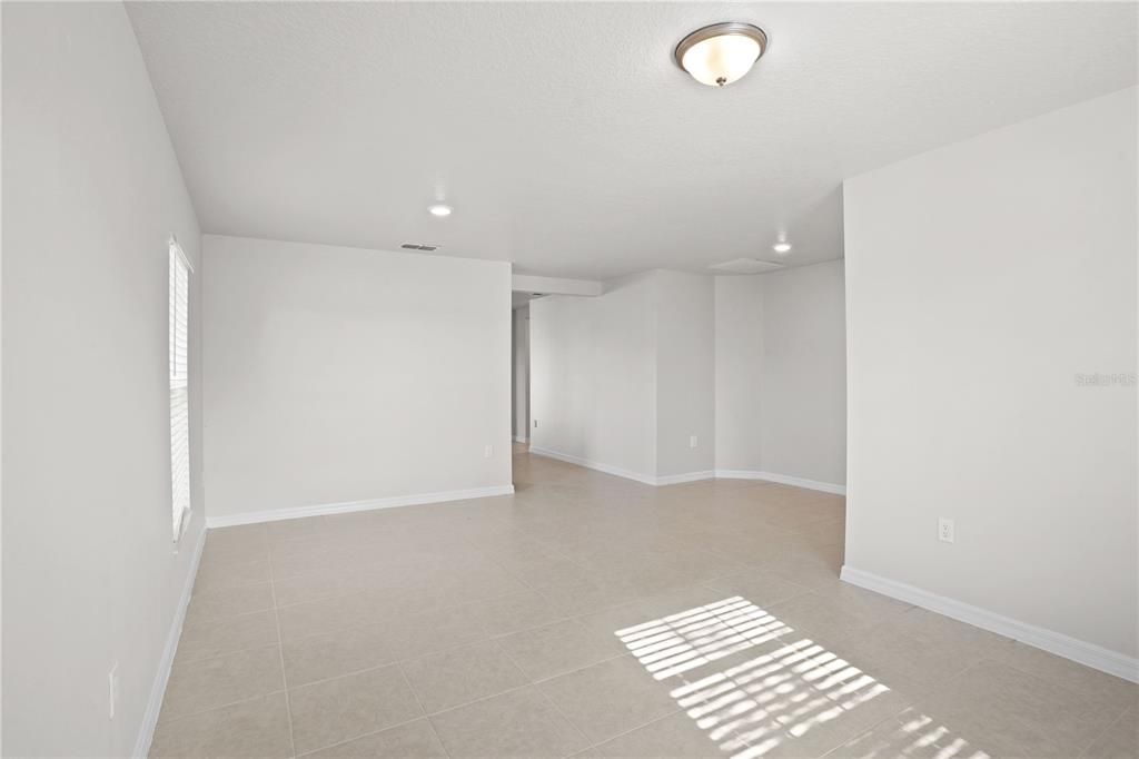 En Venta: $329,900 (4 camas, 2 baños, 1842 Pies cuadrados)