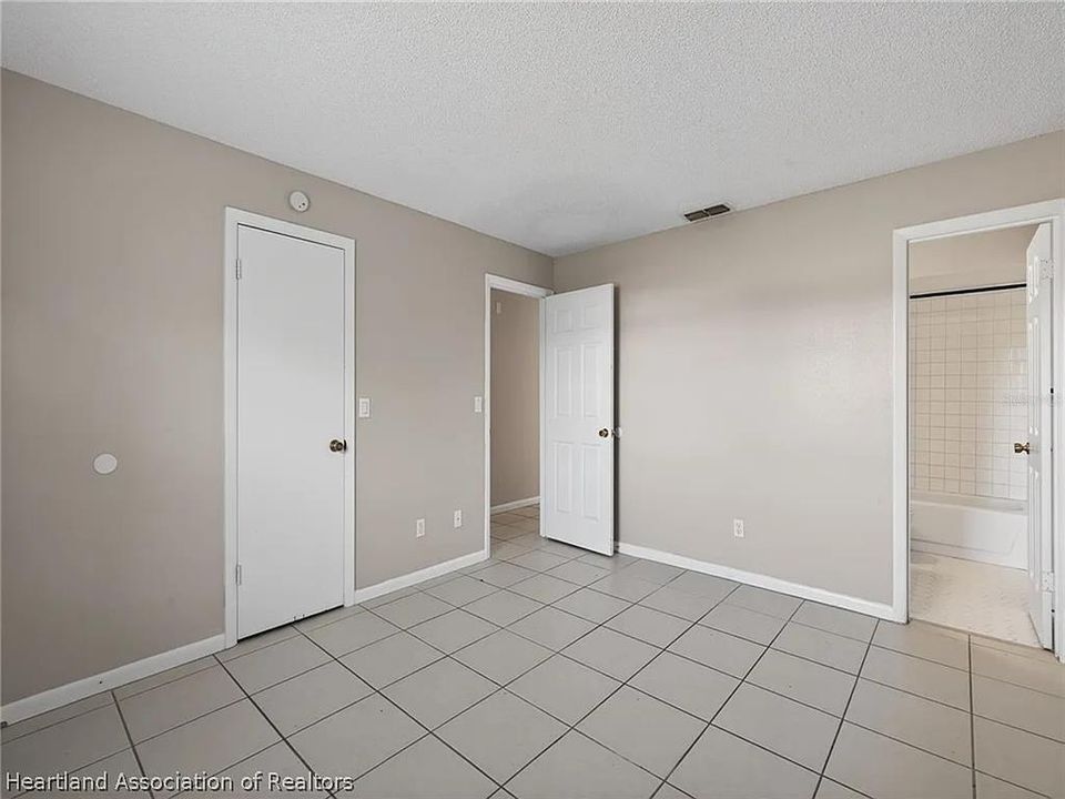 For Rent: $1,350 (2 beds, 1 baths, 3792 Square Feet)