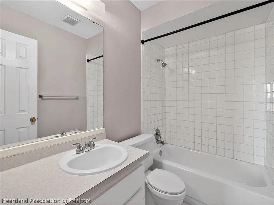 For Rent: $1,350 (2 beds, 1 baths, 3792 Square Feet)