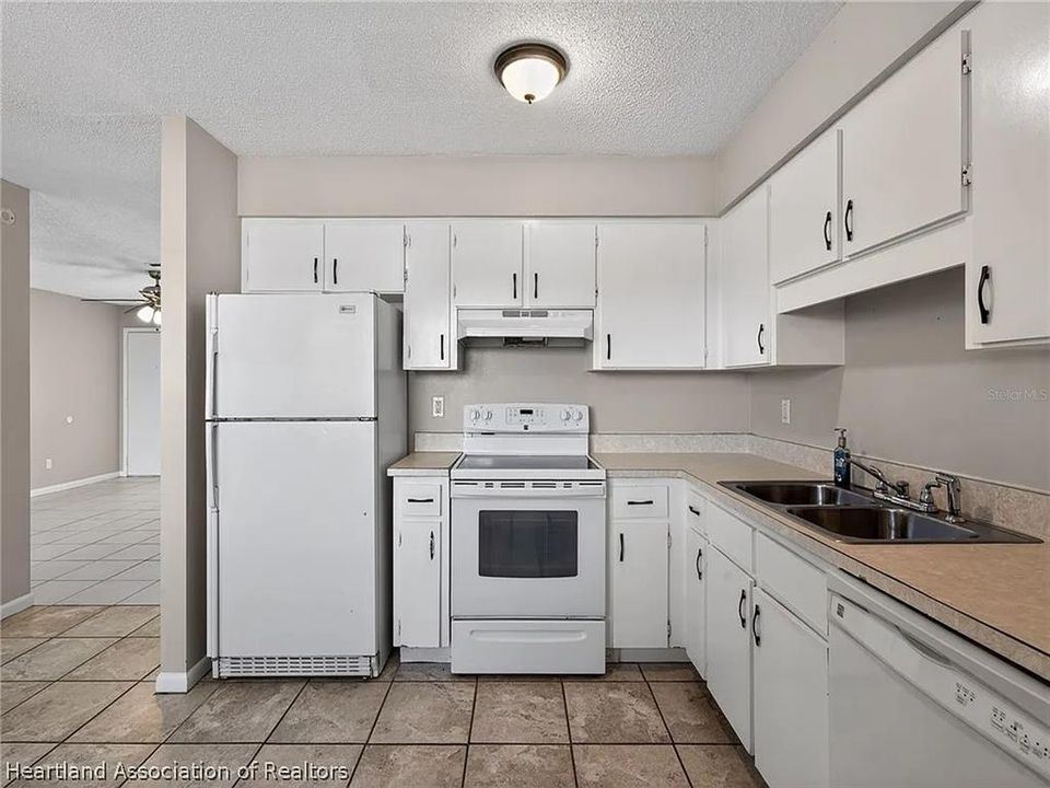 For Rent: $1,350 (2 beds, 1 baths, 3792 Square Feet)