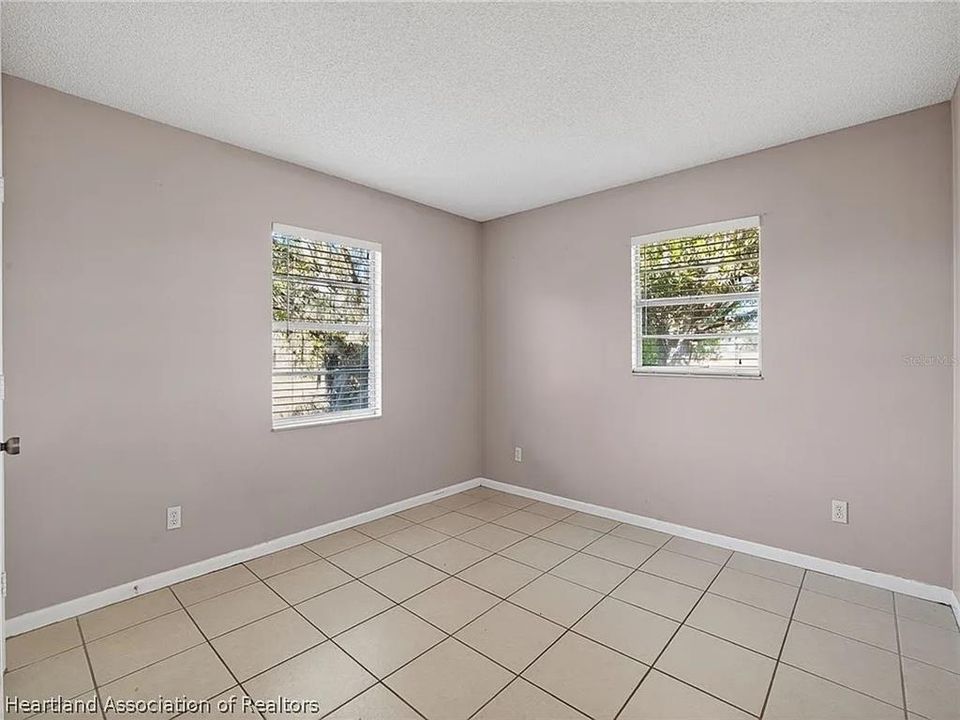 For Rent: $1,350 (2 beds, 1 baths, 3792 Square Feet)