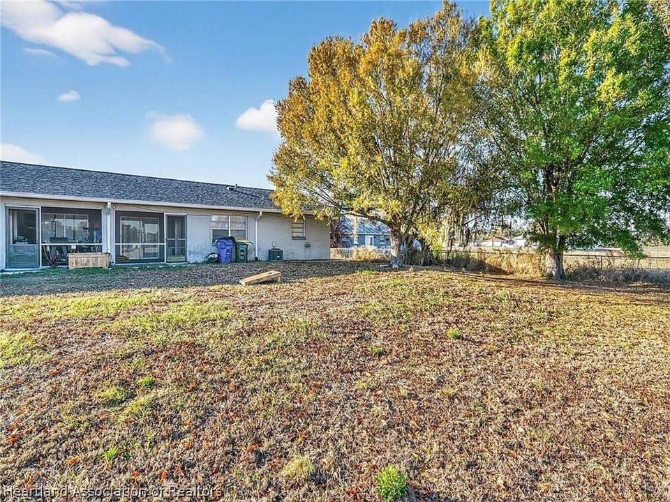 For Rent: $1,350 (2 beds, 1 baths, 3792 Square Feet)