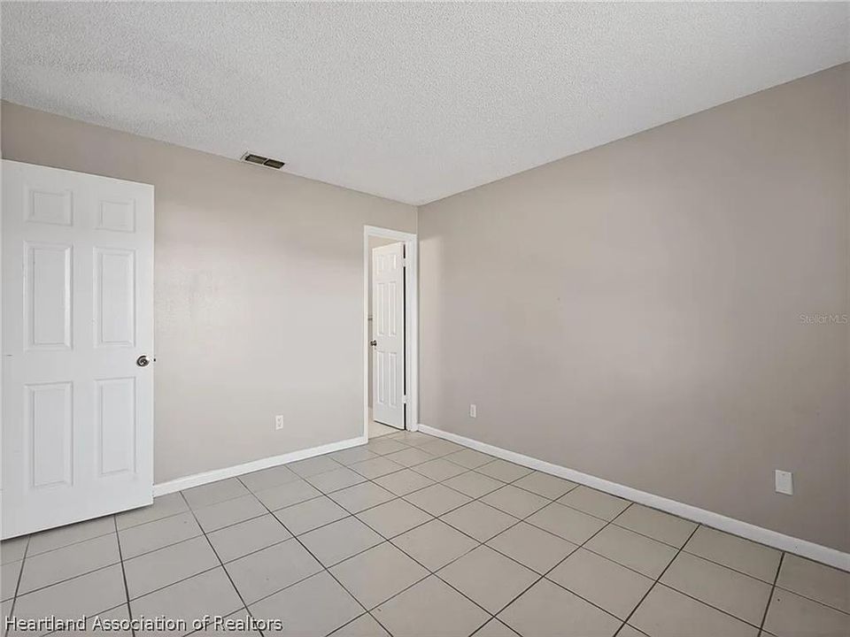 For Rent: $1,350 (2 beds, 1 baths, 3792 Square Feet)