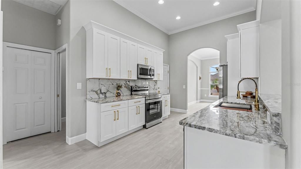 For Sale: $399,999 (3 beds, 3 baths, 2149 Square Feet)