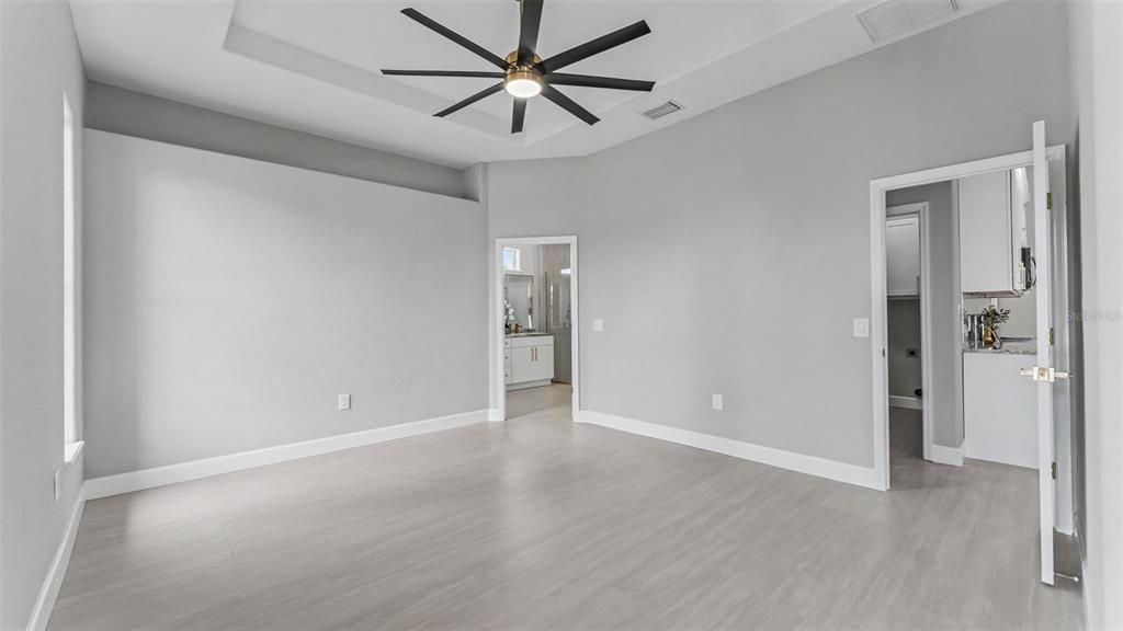For Sale: $399,999 (3 beds, 3 baths, 2149 Square Feet)