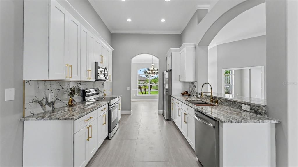 For Sale: $399,999 (3 beds, 3 baths, 2149 Square Feet)