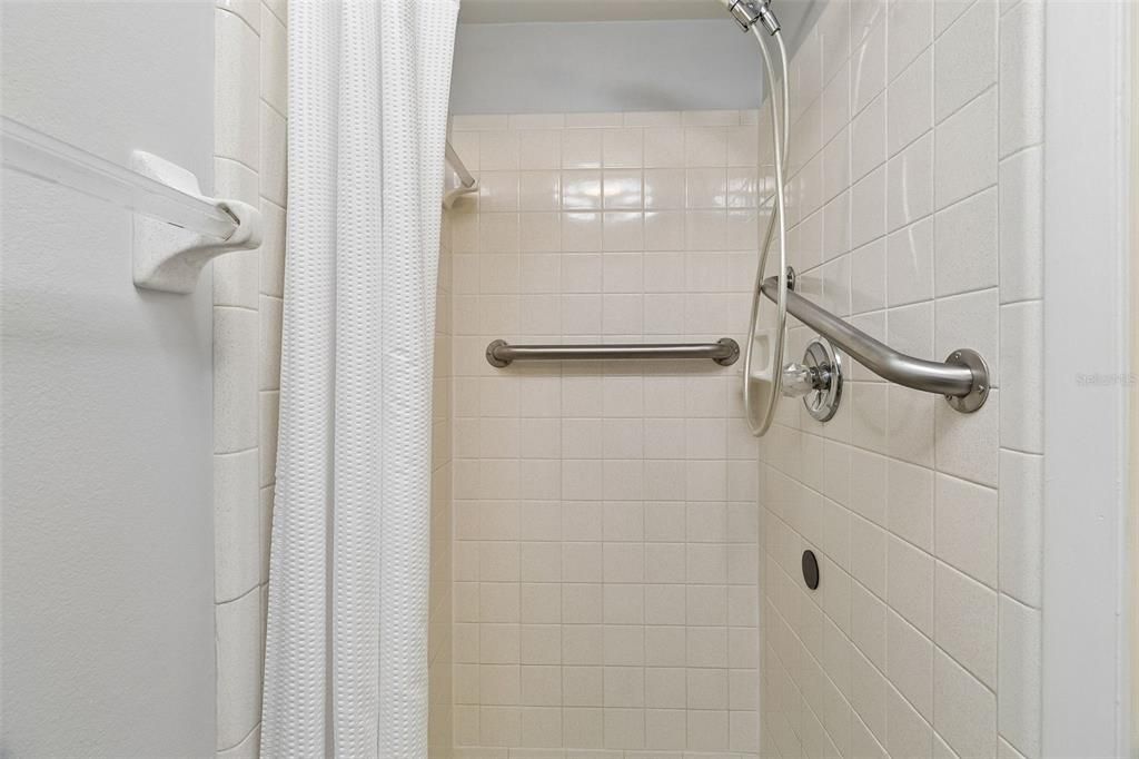 For Sale: $275,000 (2 beds, 2 baths, 1058 Square Feet)