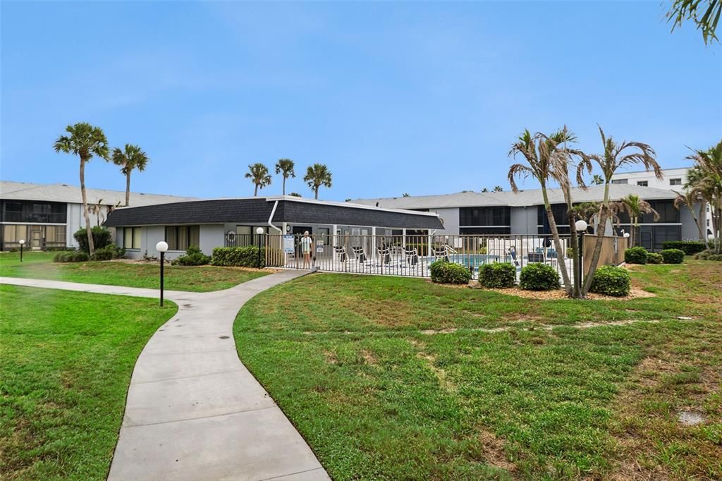 For Sale: $275,000 (2 beds, 2 baths, 1058 Square Feet)