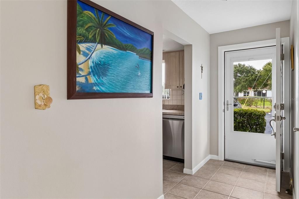 For Sale: $275,000 (2 beds, 2 baths, 1058 Square Feet)