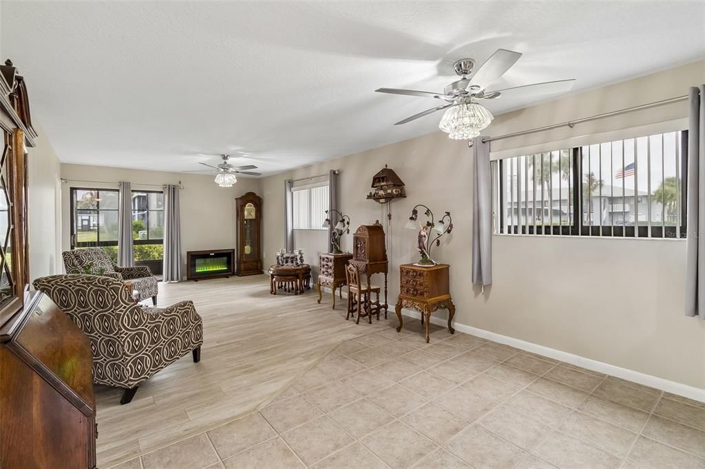For Sale: $275,000 (2 beds, 2 baths, 1058 Square Feet)