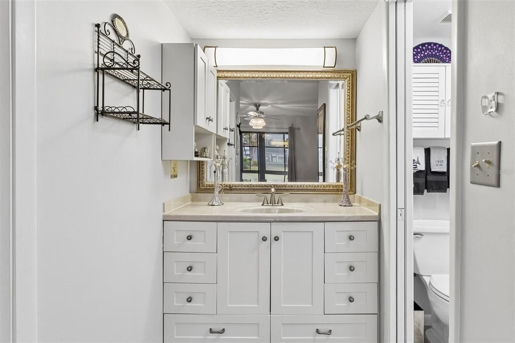 For Sale: $275,000 (2 beds, 2 baths, 1058 Square Feet)
