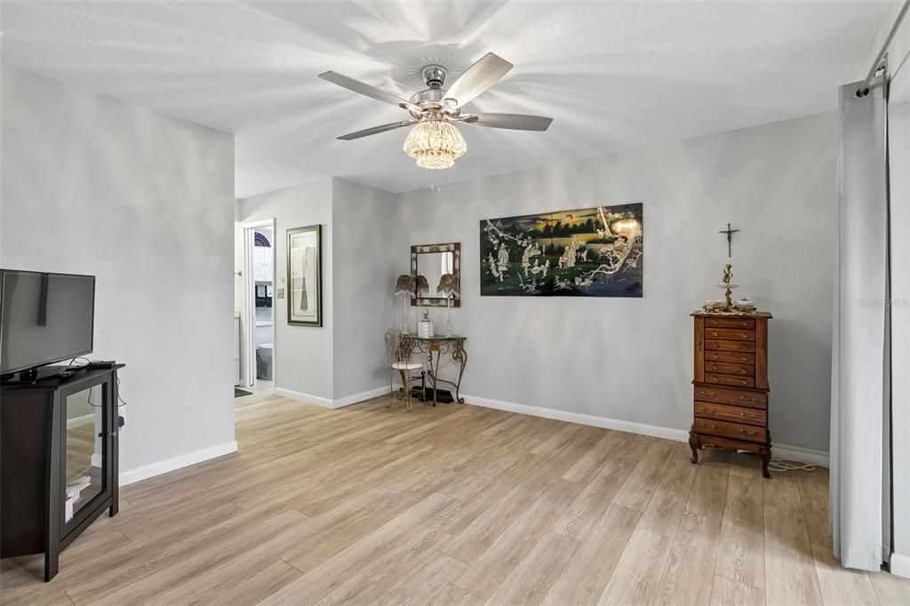 For Sale: $275,000 (2 beds, 2 baths, 1058 Square Feet)