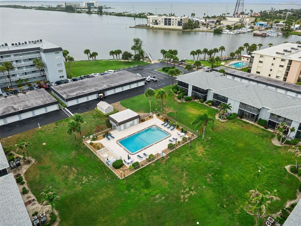 For Sale: $275,000 (2 beds, 2 baths, 1058 Square Feet)