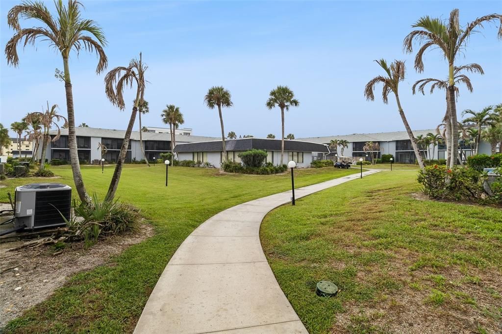 For Sale: $275,000 (2 beds, 2 baths, 1058 Square Feet)