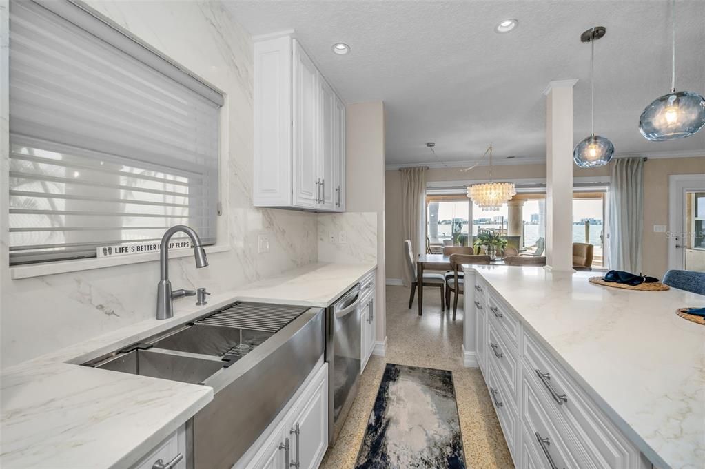 For Sale: $2,075,000 (2 beds, 2 baths, 1293 Square Feet)
