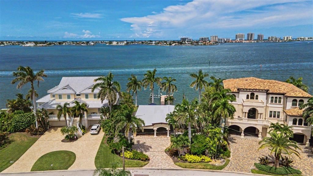 For Sale: $2,075,000 (2 beds, 2 baths, 1293 Square Feet)