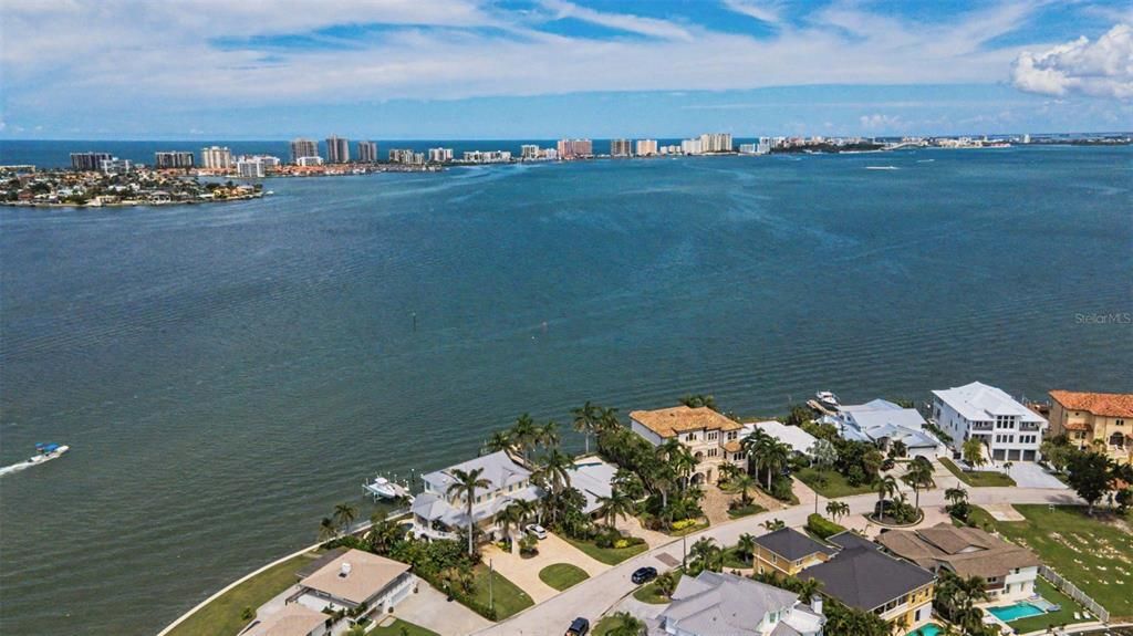 For Sale: $2,075,000 (2 beds, 2 baths, 1293 Square Feet)