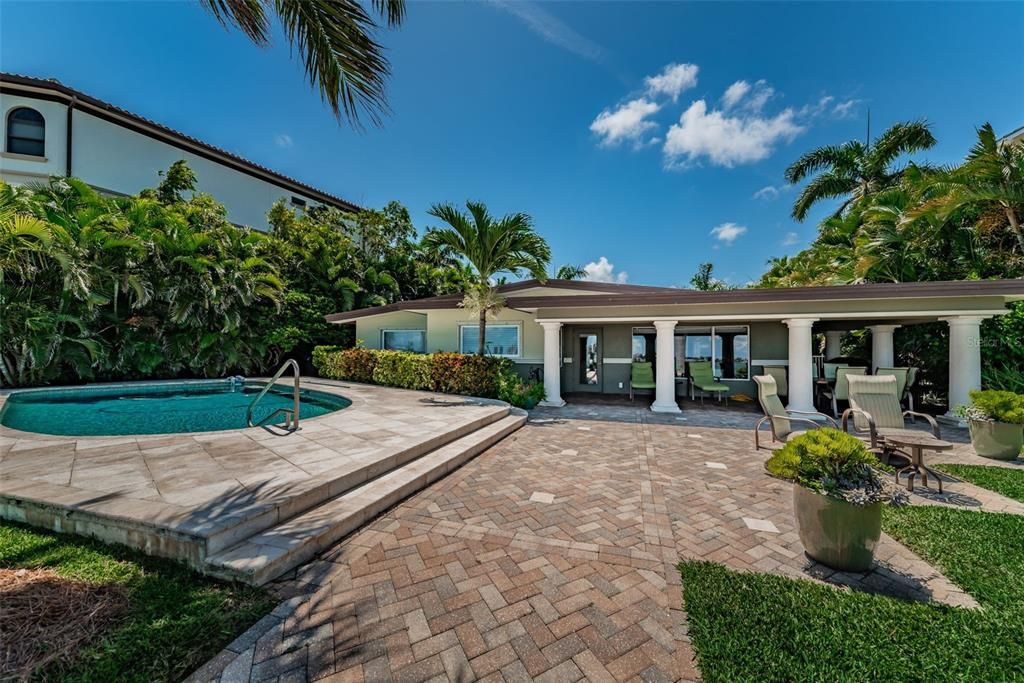 For Sale: $2,075,000 (2 beds, 2 baths, 1293 Square Feet)