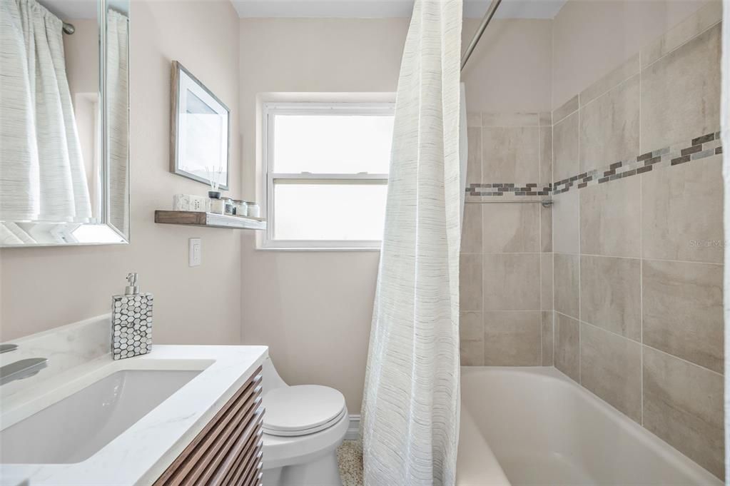 For Sale: $2,075,000 (2 beds, 2 baths, 1293 Square Feet)