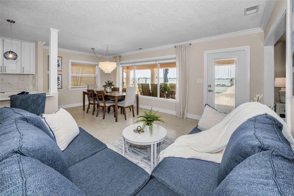 For Sale: $2,075,000 (2 beds, 2 baths, 1293 Square Feet)