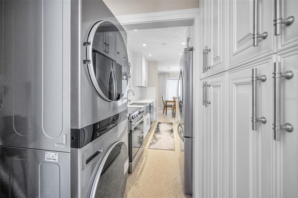 For Sale: $2,075,000 (2 beds, 2 baths, 1293 Square Feet)