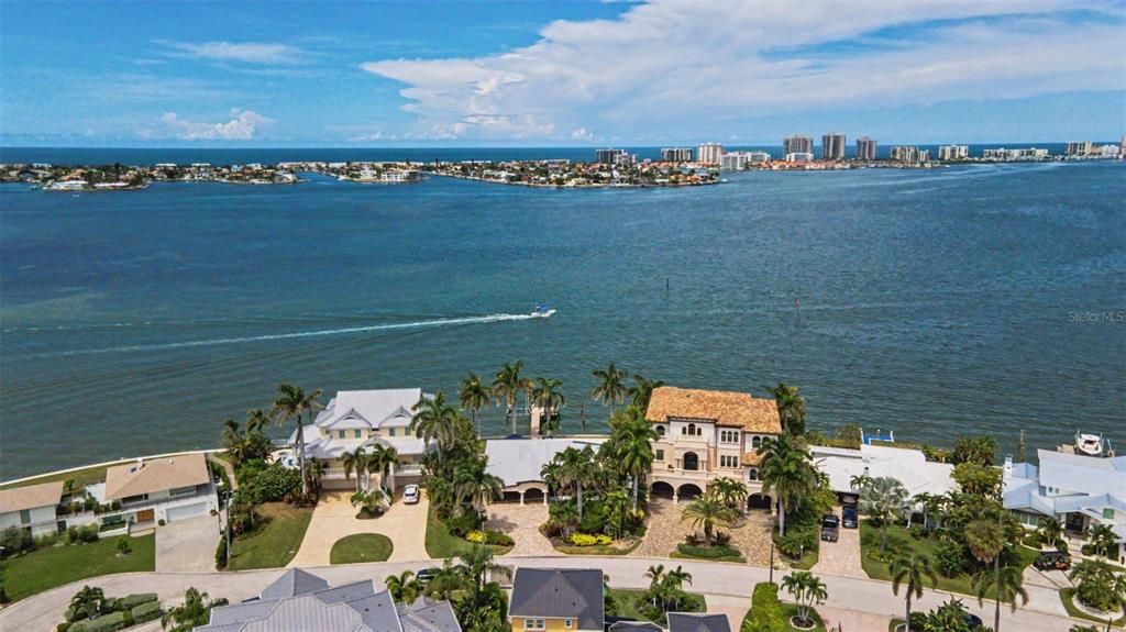 For Sale: $2,075,000 (2 beds, 2 baths, 1293 Square Feet)