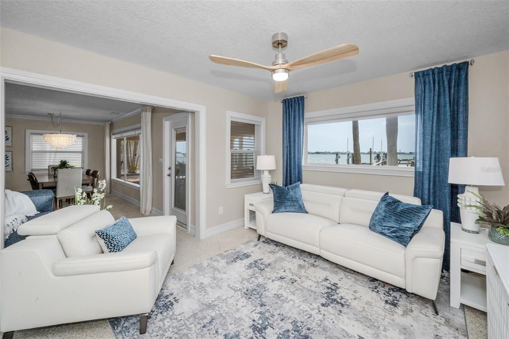 For Sale: $2,075,000 (2 beds, 2 baths, 1293 Square Feet)