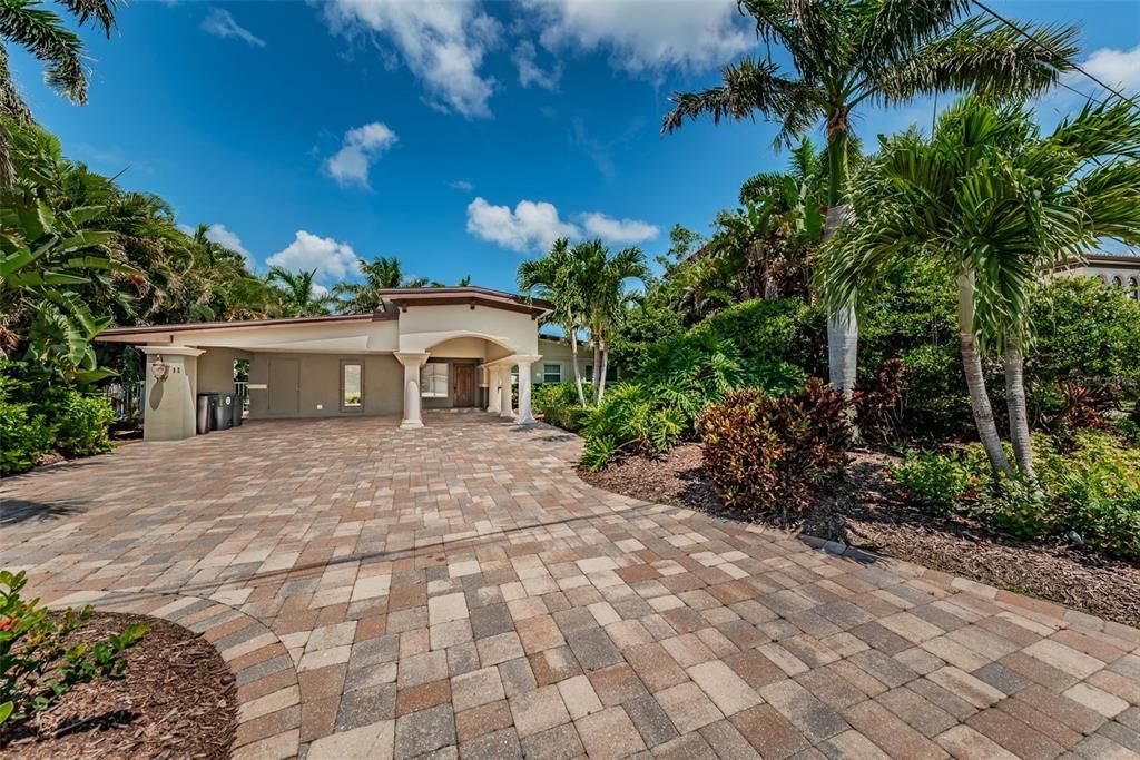 For Sale: $2,075,000 (2 beds, 2 baths, 1293 Square Feet)