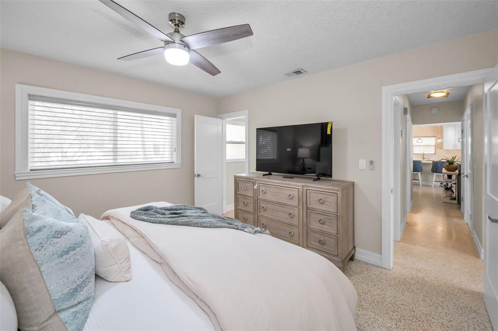 For Sale: $2,075,000 (2 beds, 2 baths, 1293 Square Feet)