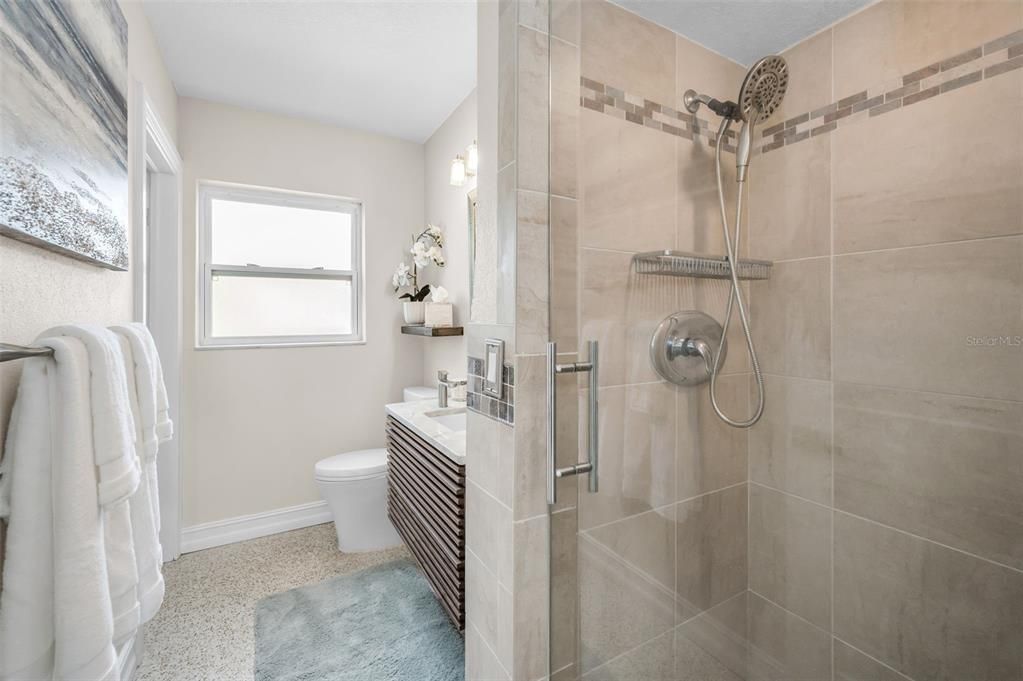 For Sale: $2,075,000 (2 beds, 2 baths, 1293 Square Feet)