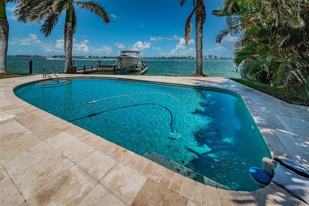 For Sale: $2,075,000 (2 beds, 2 baths, 1293 Square Feet)