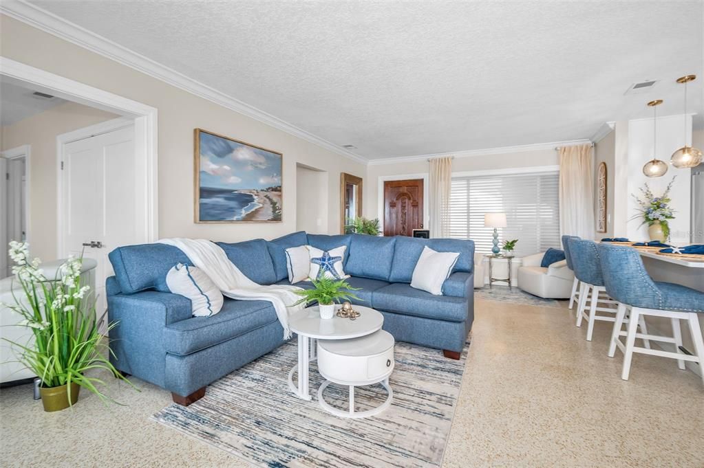 For Sale: $2,075,000 (2 beds, 2 baths, 1293 Square Feet)