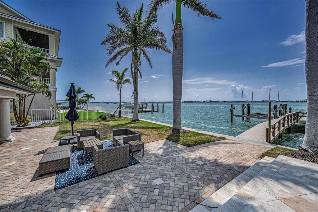For Sale: $2,075,000 (2 beds, 2 baths, 1293 Square Feet)
