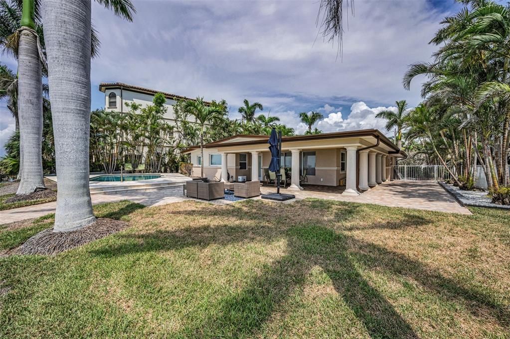 For Sale: $2,075,000 (2 beds, 2 baths, 1293 Square Feet)