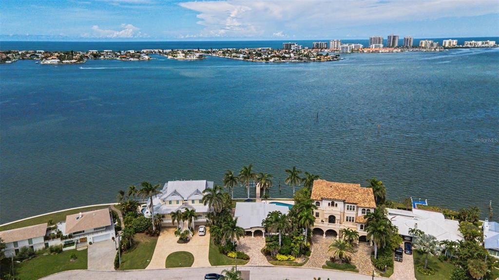For Sale: $2,075,000 (2 beds, 2 baths, 1293 Square Feet)