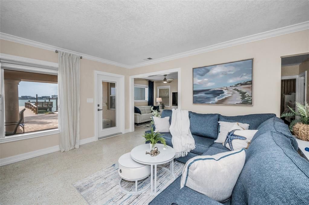 For Sale: $2,075,000 (2 beds, 2 baths, 1293 Square Feet)