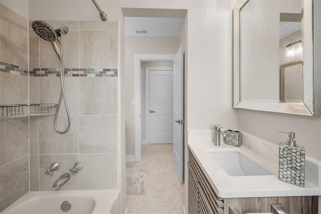 For Sale: $2,075,000 (2 beds, 2 baths, 1293 Square Feet)