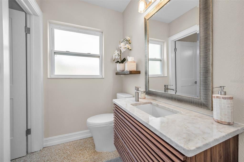 For Sale: $2,075,000 (2 beds, 2 baths, 1293 Square Feet)