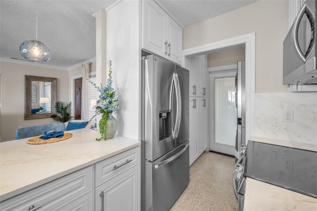 For Sale: $2,075,000 (2 beds, 2 baths, 1293 Square Feet)
