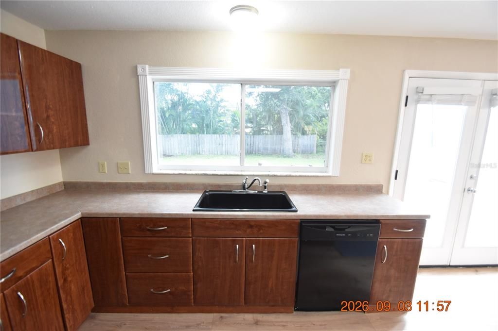 For Rent: $2,070 (2 beds, 1 baths, 2336 Square Feet)