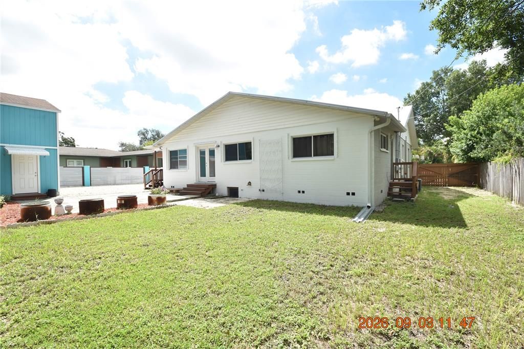 For Rent: $2,070 (2 beds, 1 baths, 2336 Square Feet)