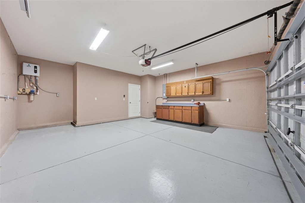 For Sale: $399,900 (5 beds, 3 baths, 2658 Square Feet)