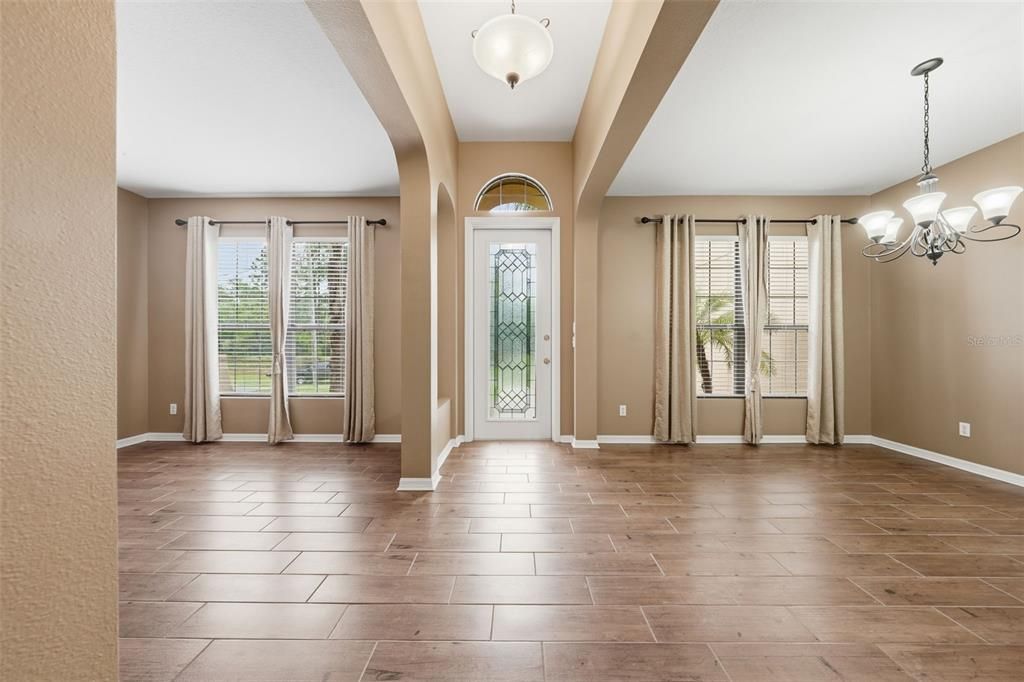 For Sale: $399,900 (5 beds, 3 baths, 2658 Square Feet)
