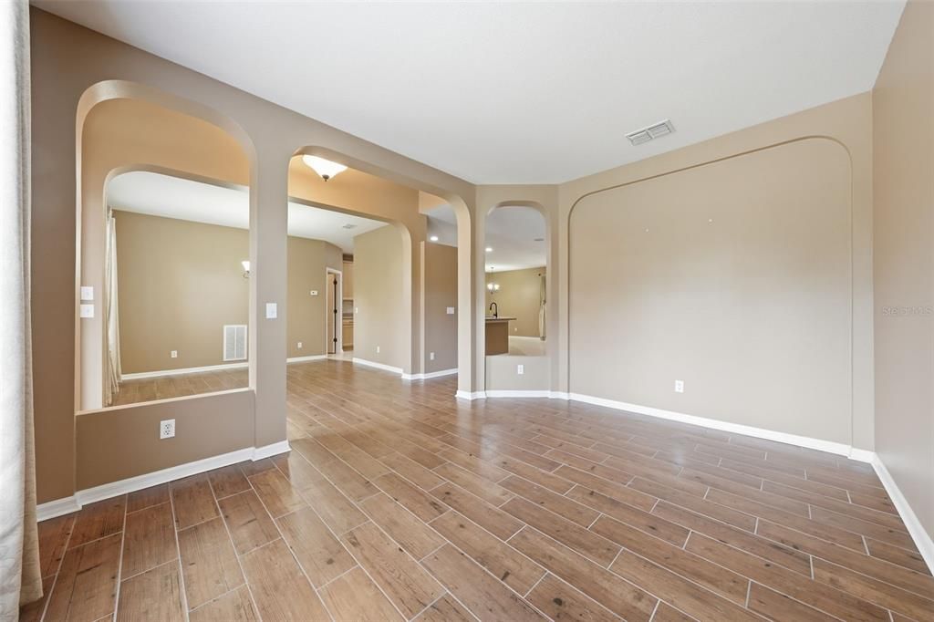 For Sale: $399,900 (5 beds, 3 baths, 2658 Square Feet)