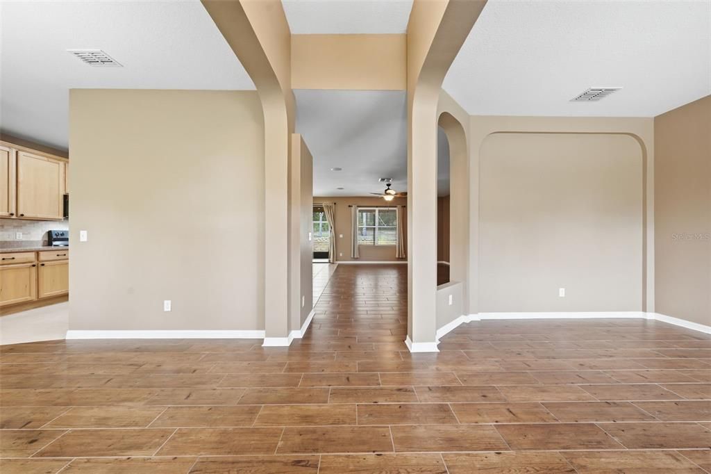 For Sale: $399,900 (5 beds, 3 baths, 2658 Square Feet)