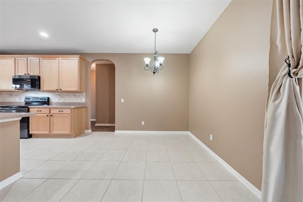 For Sale: $399,900 (5 beds, 3 baths, 2658 Square Feet)