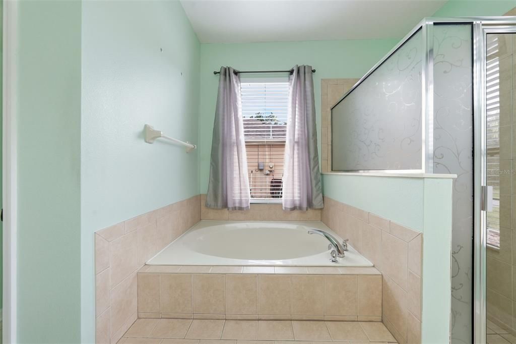 For Sale: $399,900 (5 beds, 3 baths, 2658 Square Feet)
