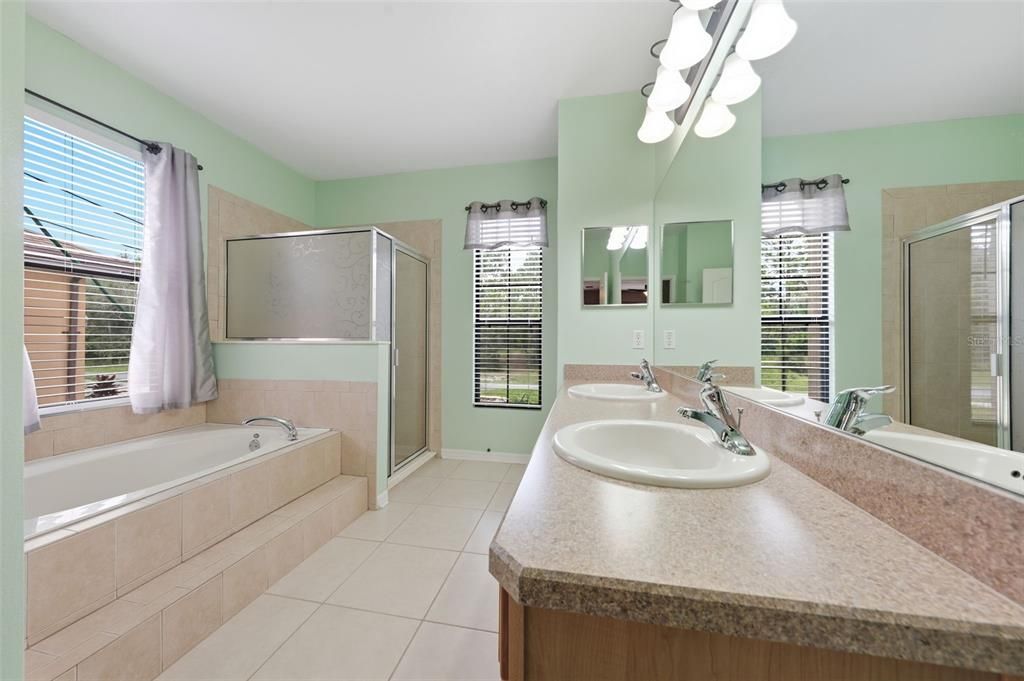 For Sale: $399,900 (5 beds, 3 baths, 2658 Square Feet)